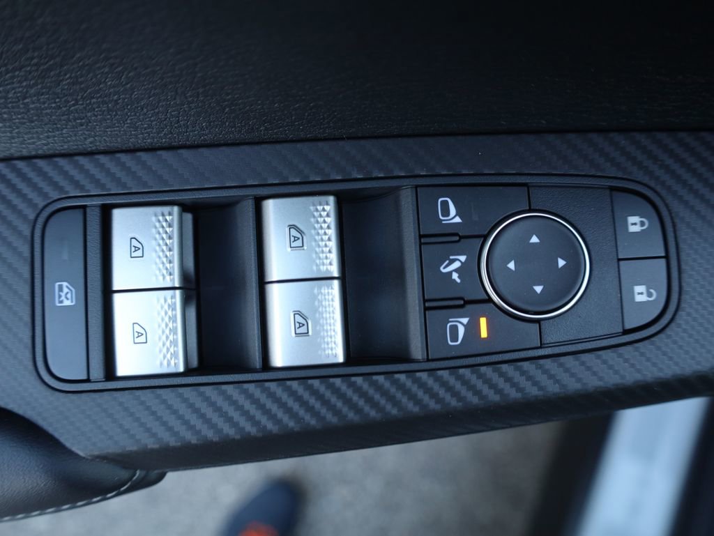 New 2025 Mitsubishi Outlander SE image 31