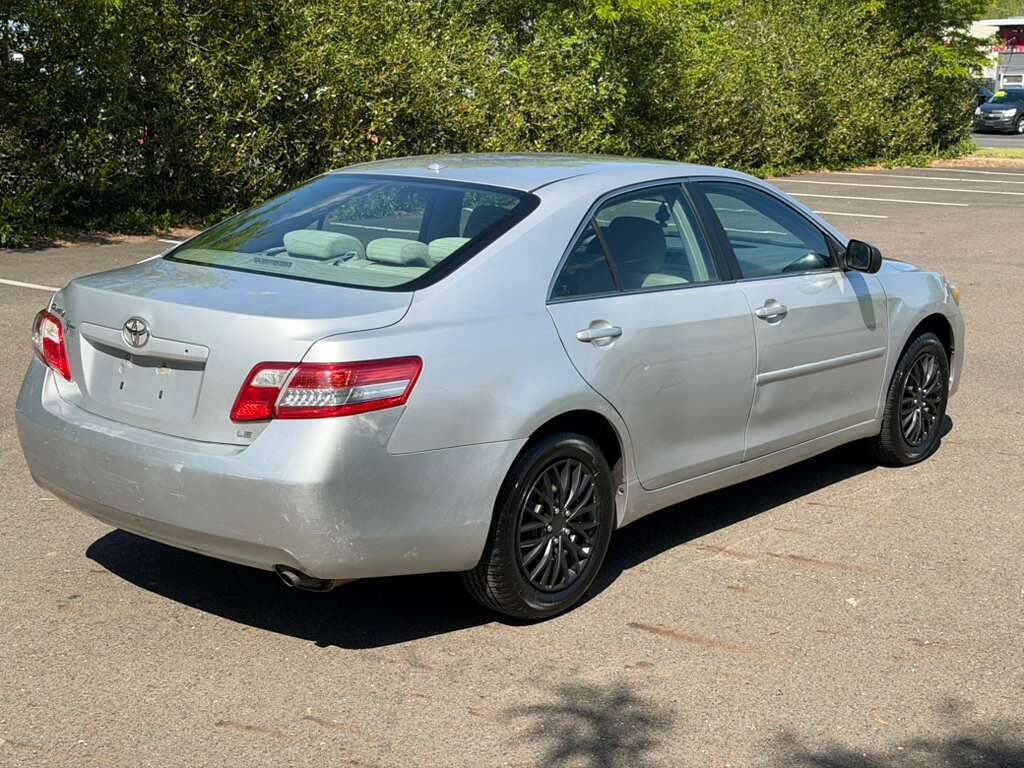 Used 2011 Toyota Camry LE FWD image 7