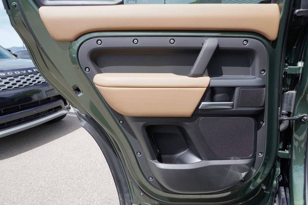 New 2026 Land Rover Defender 130 X-Dynamic SE image 28