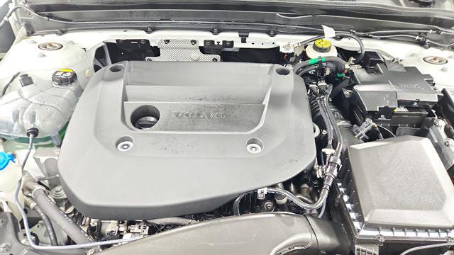 Used 2024 Volvo XC40 B5 Core image 33