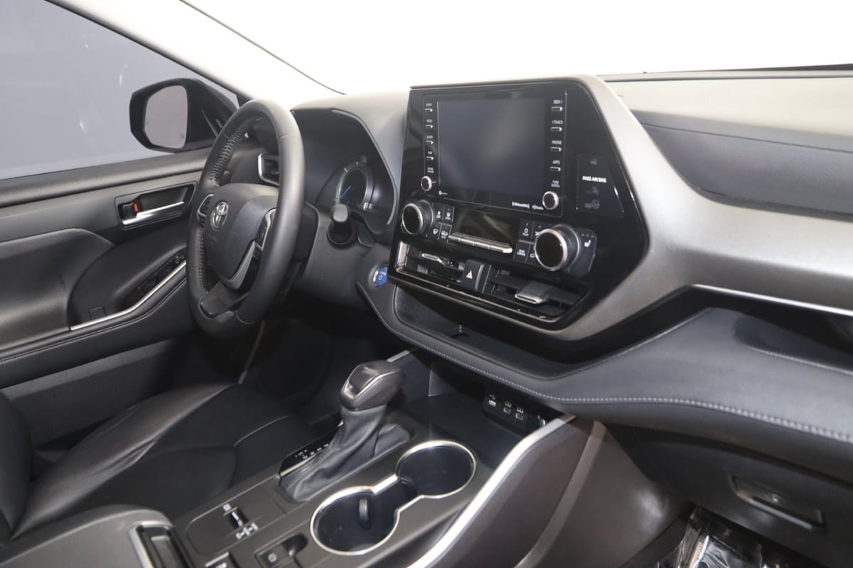 Used 2022 Toyota Highlander XLE FWD image 39