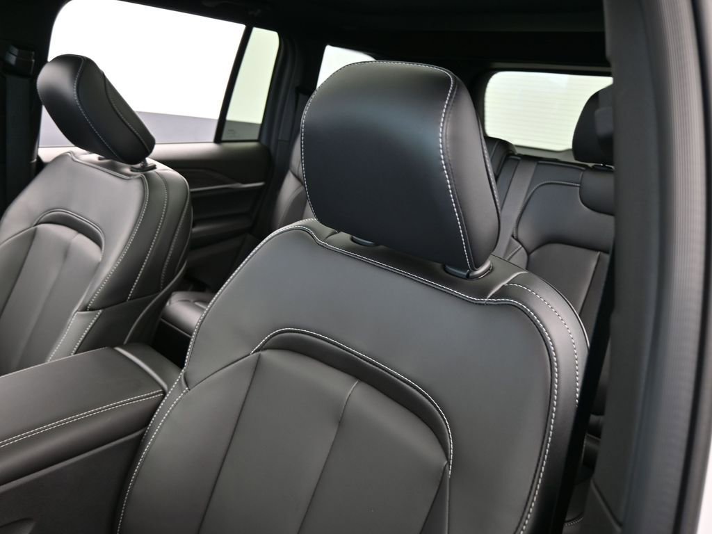 Used 2025 Jeep Grand Cherokee Limited image 17