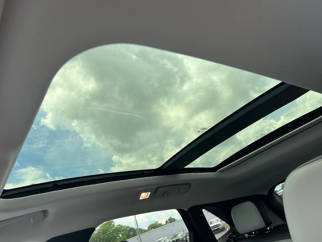 New 2025 Ford Escape SE w/ PHEV Premium Package FWD image 9