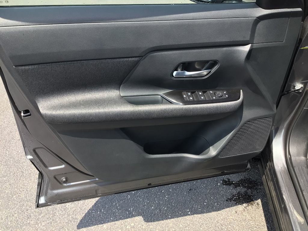 New 2025 Nissan Kicks SV w/ SV Premium Package image 9