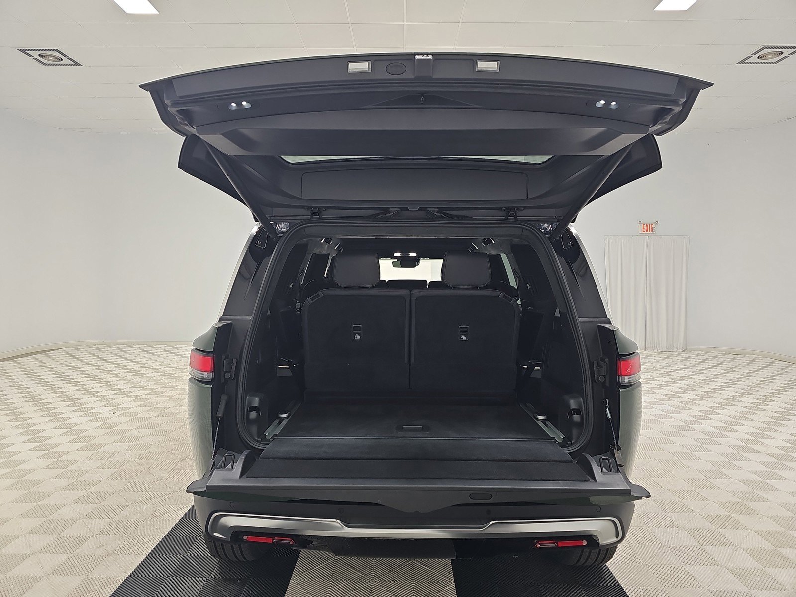Used 2023 Rivian R1S Adventure AWD/4WD image 15
