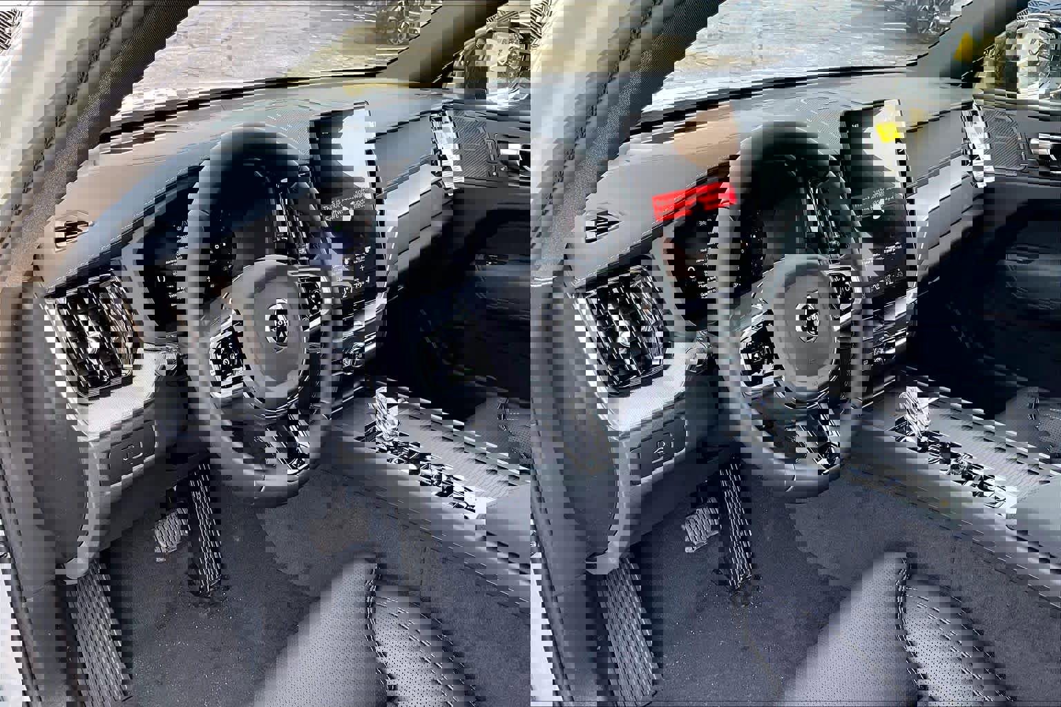 New 2026 Volvo XC60 B5 Ultra w/ Protection Package Premier image 9