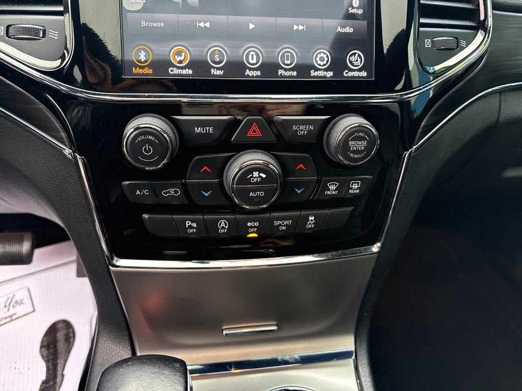 Used 2020 Jeep Grand Cherokee Limited w/ Premium Lighting Group image 23