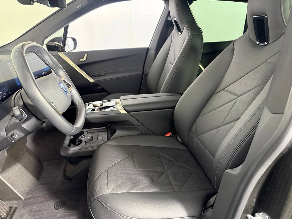 Used 2023 BMW iX xDrive50 w/ Sport Package AWD/4WD image 22