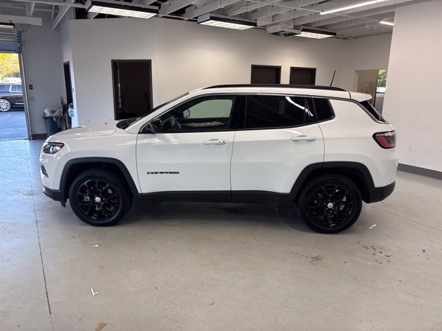 Used 2024 Jeep Compass Latitude AWD/4WD image 5