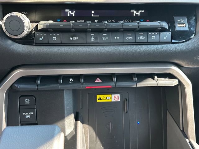 Used 2025 Toyota Tundra Limited AWD/4WD image 21