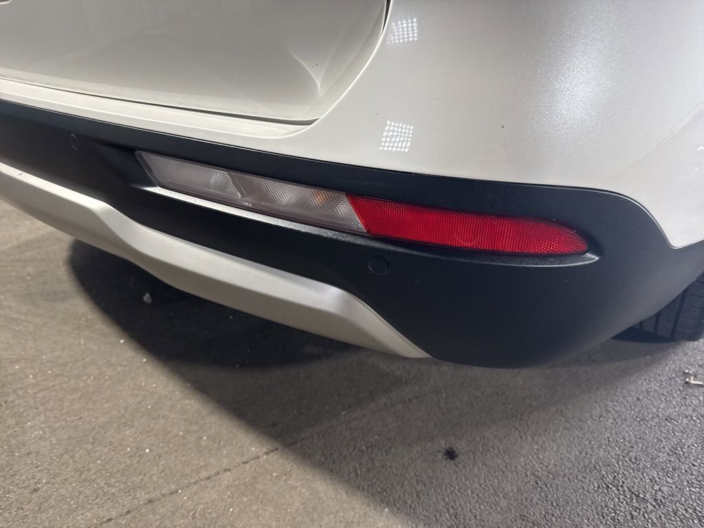 Used 2022 Kia Carnival LX image 16