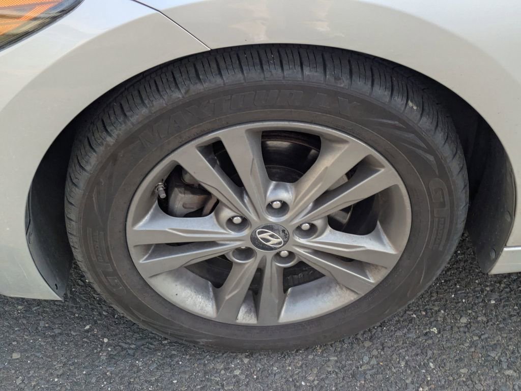Used 2017 Hyundai Elantra SE image 7
