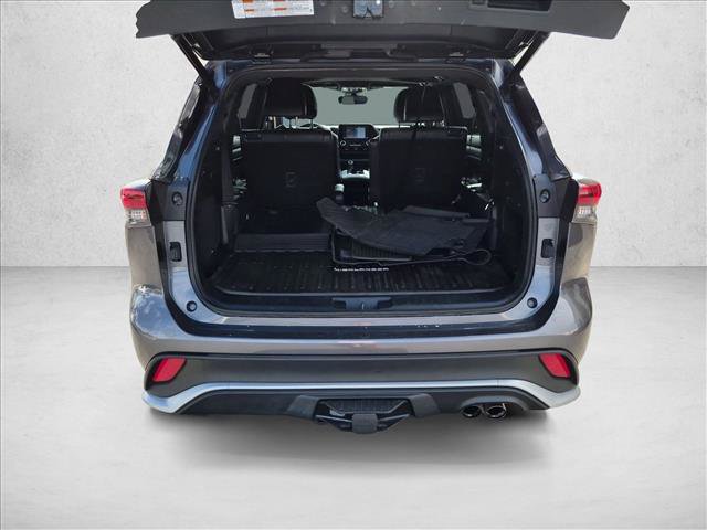 Used 2021 Toyota Highlander XSE AWD/4WD image 6