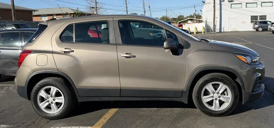 Used 2020 Chevrolet Trax LS FWD image 8