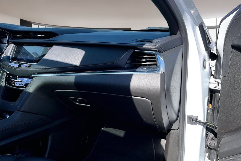 Certified 2025 Cadillac XT5 Premium Luxury image 16