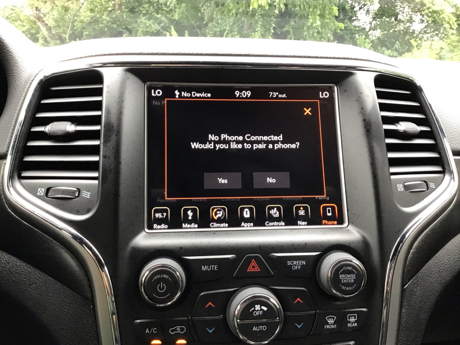 Used 2018 Jeep Grand Cherokee Altitude AWD/4WD image 16