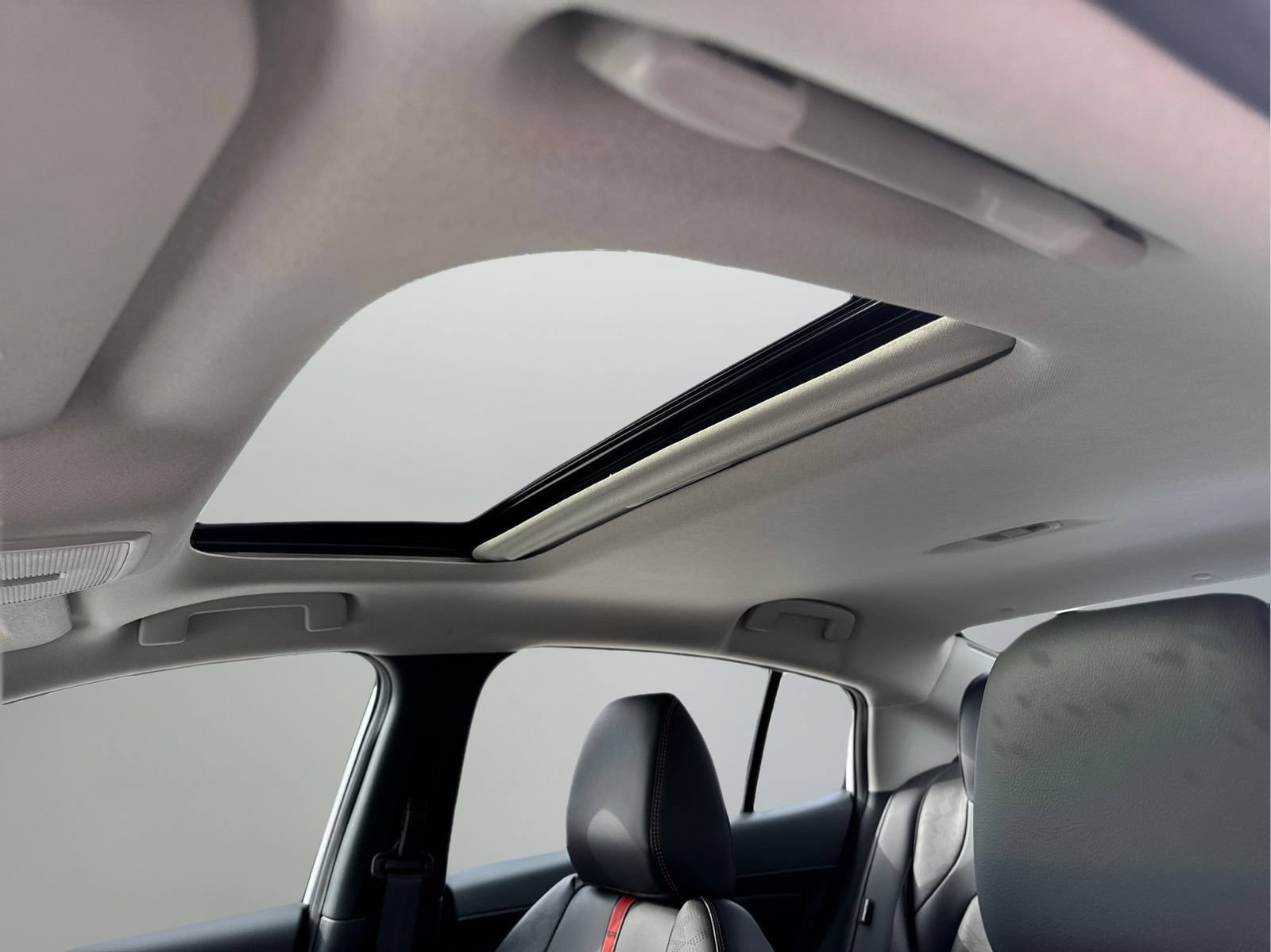 New 2026 Nissan Sentra SR w/ SR Premium Package FWD image 31