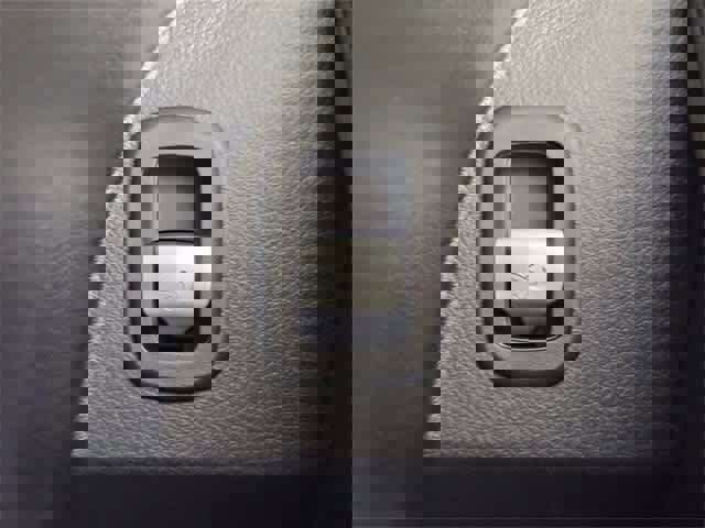 Used 2025 Mercedes-Benz GLC 300 4MATIC image 83