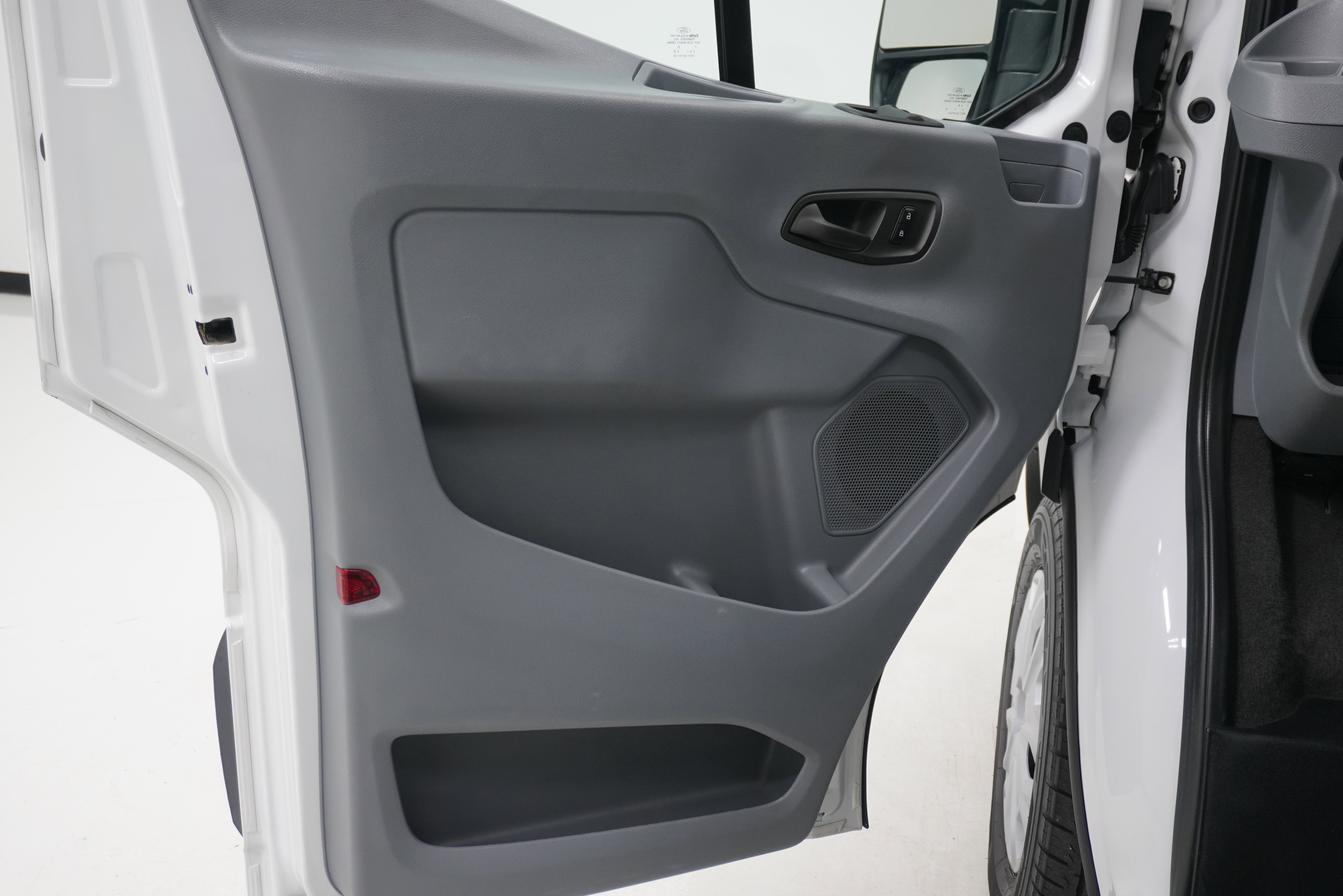 Used 2017 Ford Transit 150 XLT RWD image 11