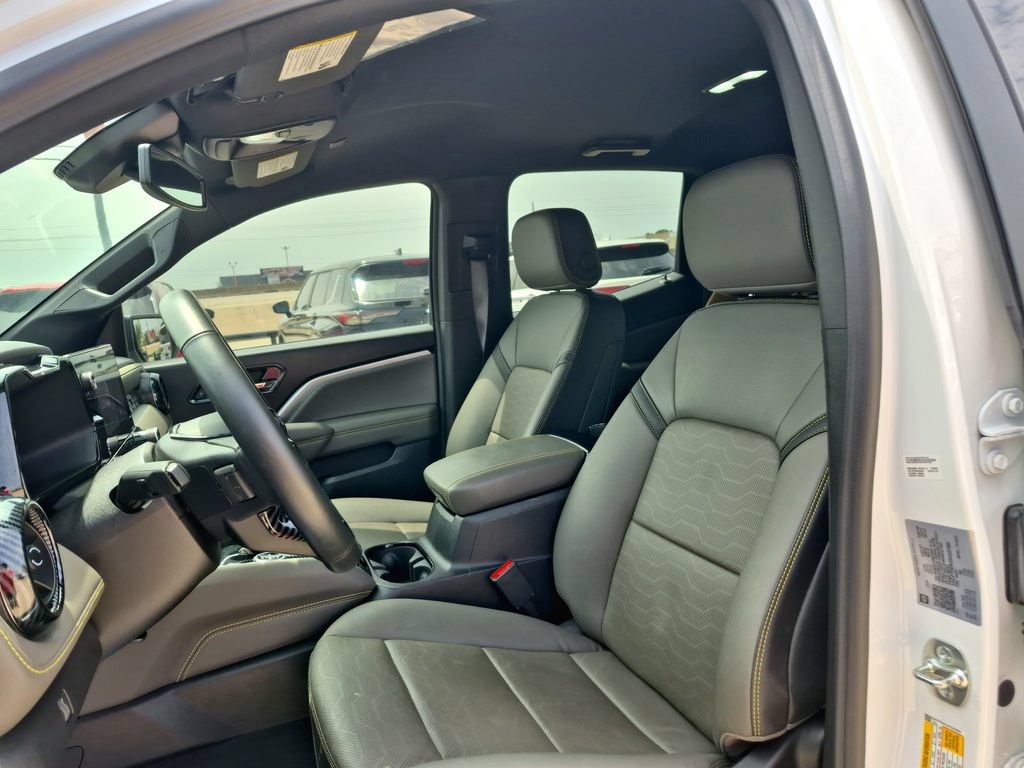 Used 2025 Chevrolet Colorado ZR2 w/ Technology Package AWD/4WD image 15