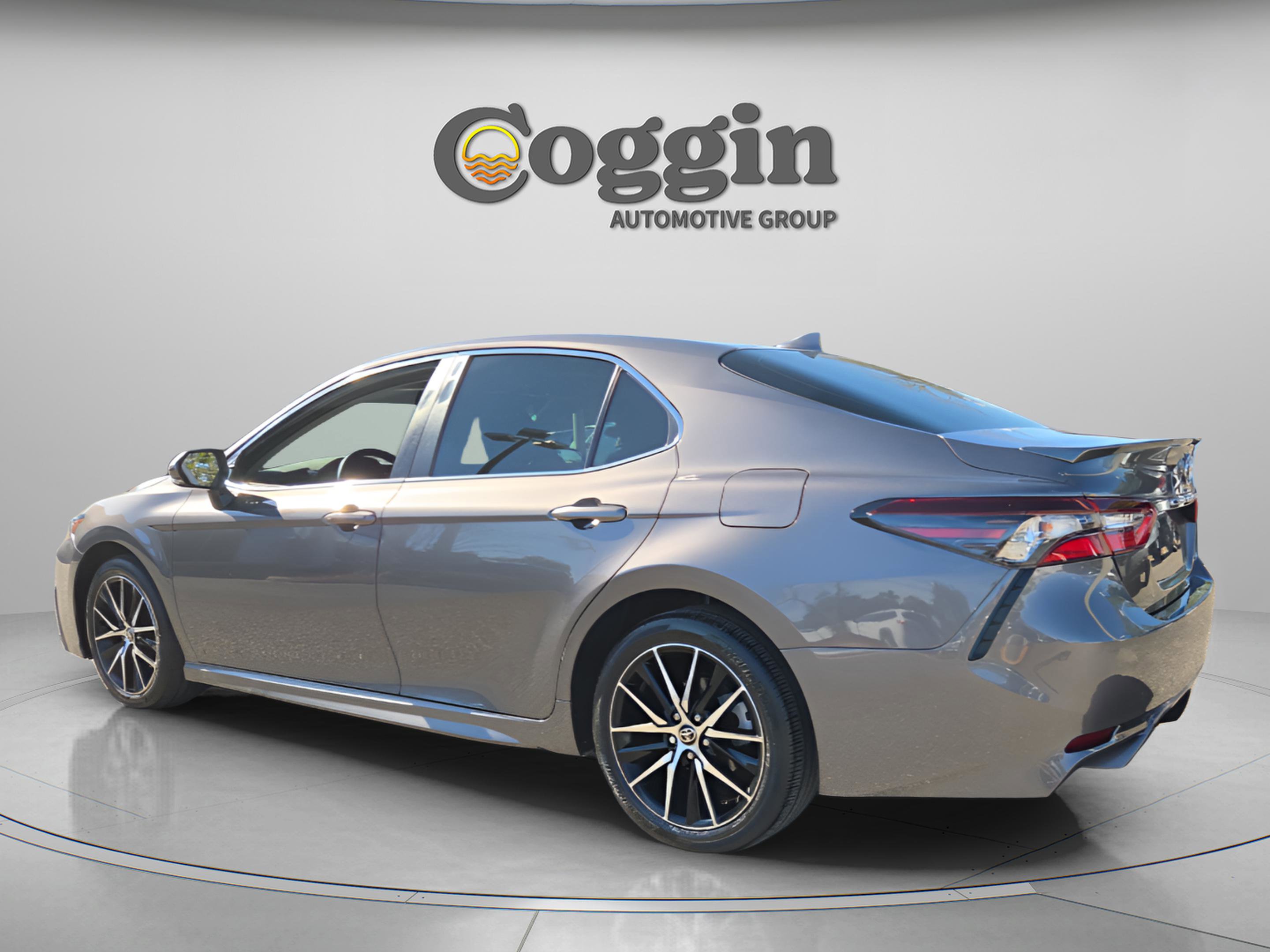 Used 2024 Toyota Camry SE w/ Convenience Package image 5