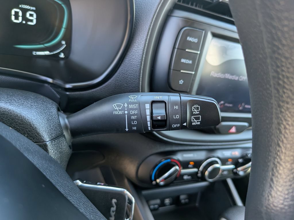 Certified 2023 Kia Soul LX w/ LX Technology Package FWD image 31