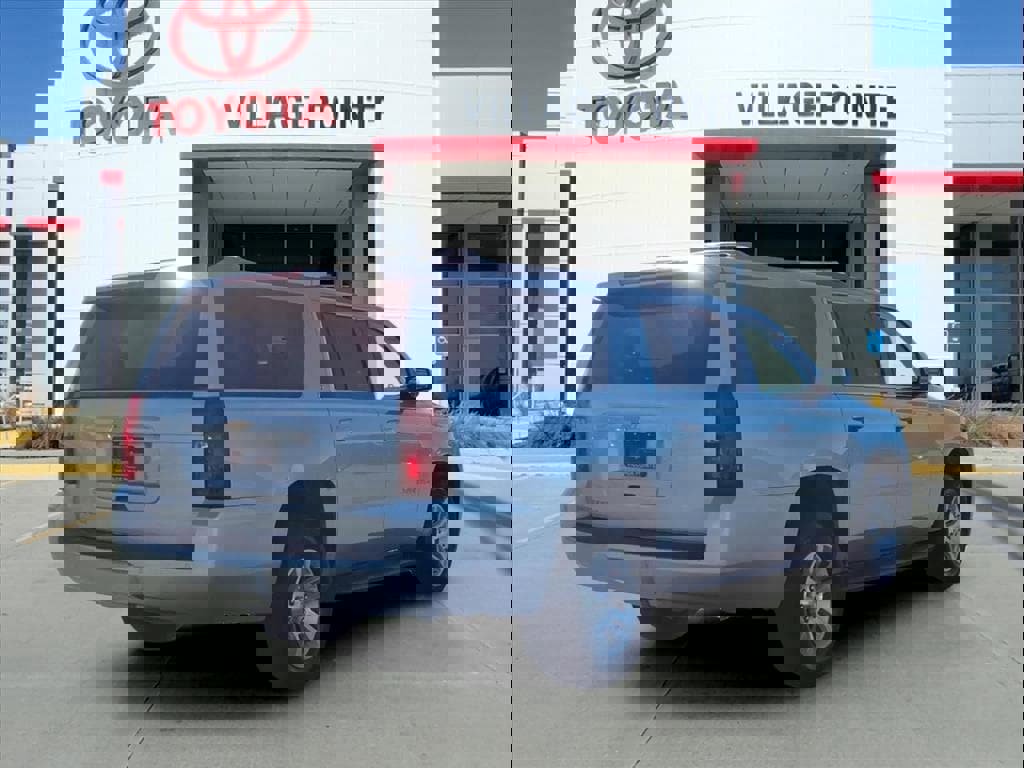 Used 2019 Chevrolet Suburban LT image 7