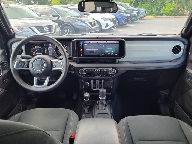 Used 2025 Jeep Wrangler Unlimited Sahara AWD/4WD image 13