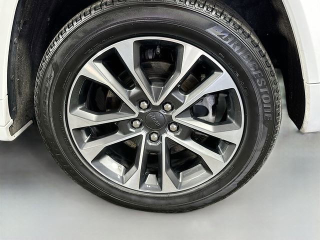Used 2022 Jeep Grand Cherokee Overland w/ Luxury Tech Group IV AWD/4WD image 34