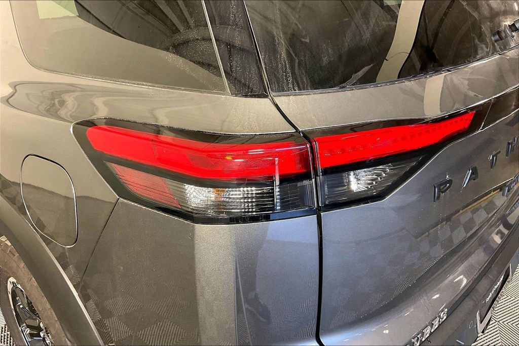 Used 2025 Nissan Pathfinder Rock Creek image 41