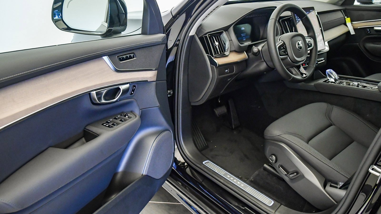 New 2026 Volvo XC90 B5 Core image 25