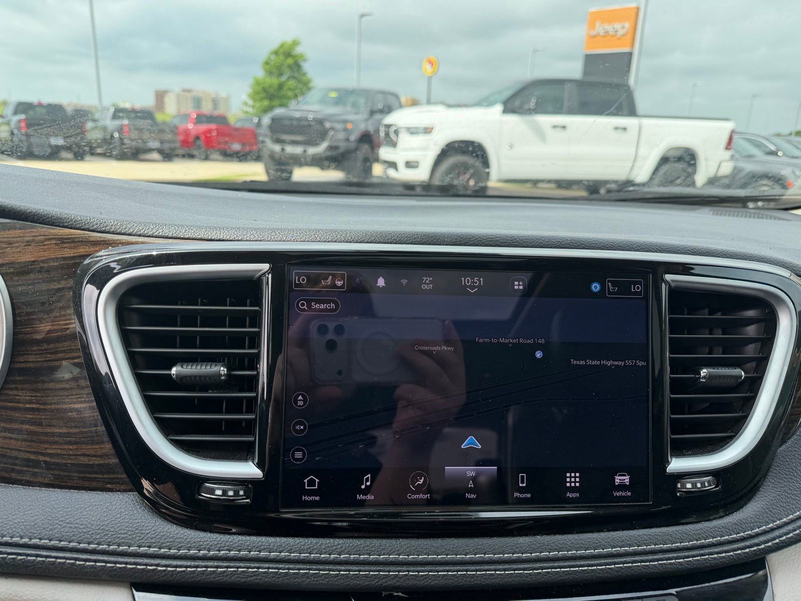 Used 2023 Chrysler Pacifica Limited image 13