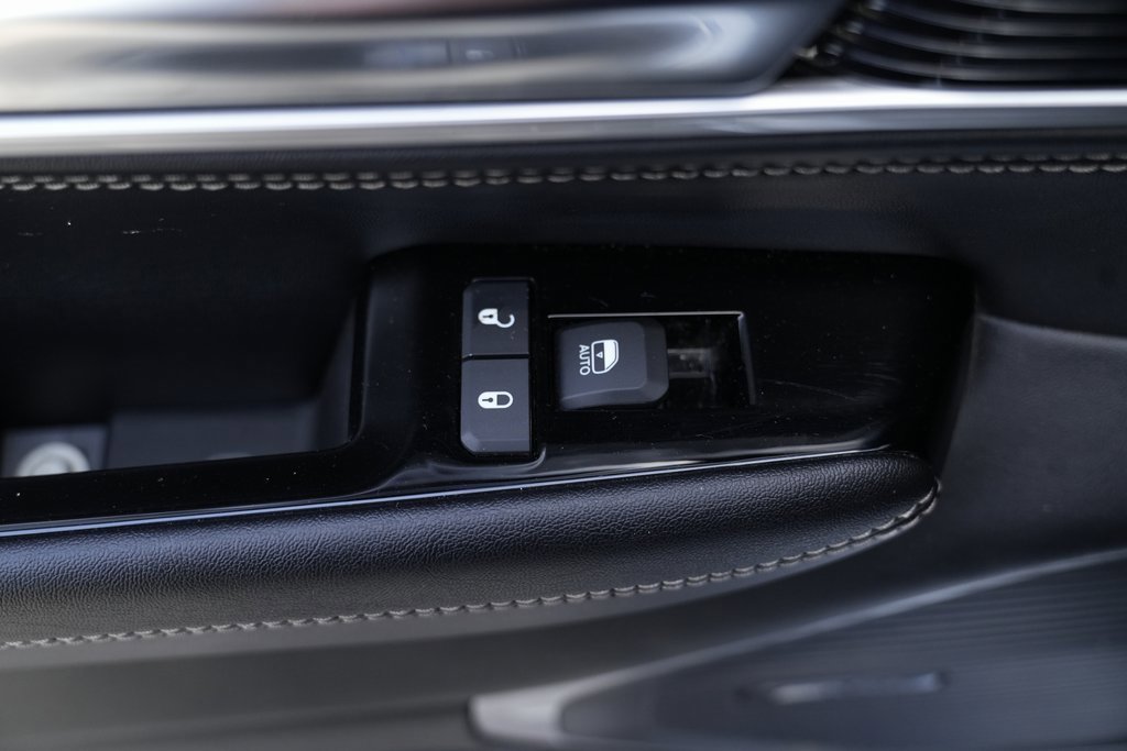 Used 2023 Jeep Wagoneer L Series II image 33