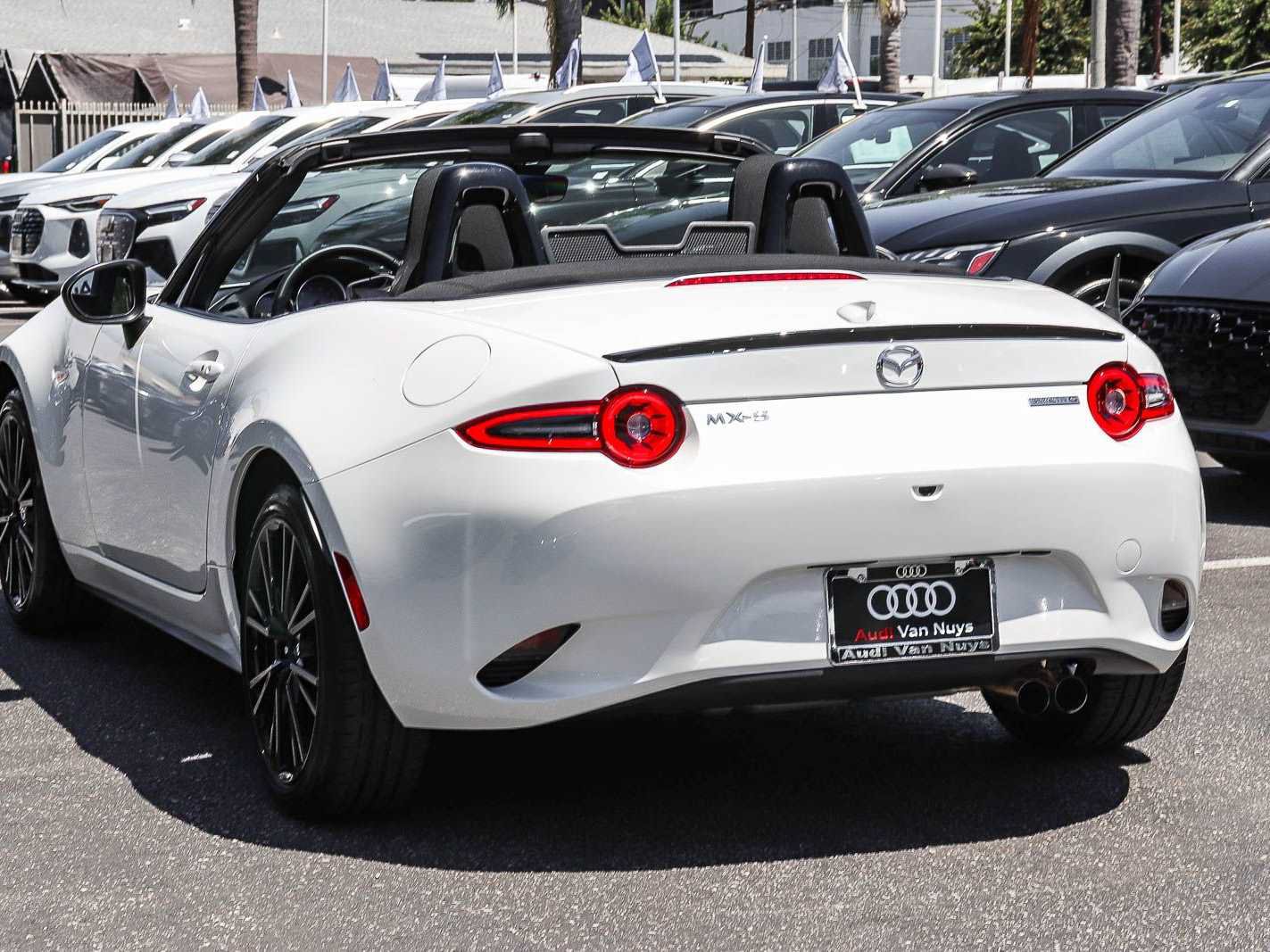 Used 2024 MAZDA MX-5 Miata Club w/ Interior Package RWD image 8