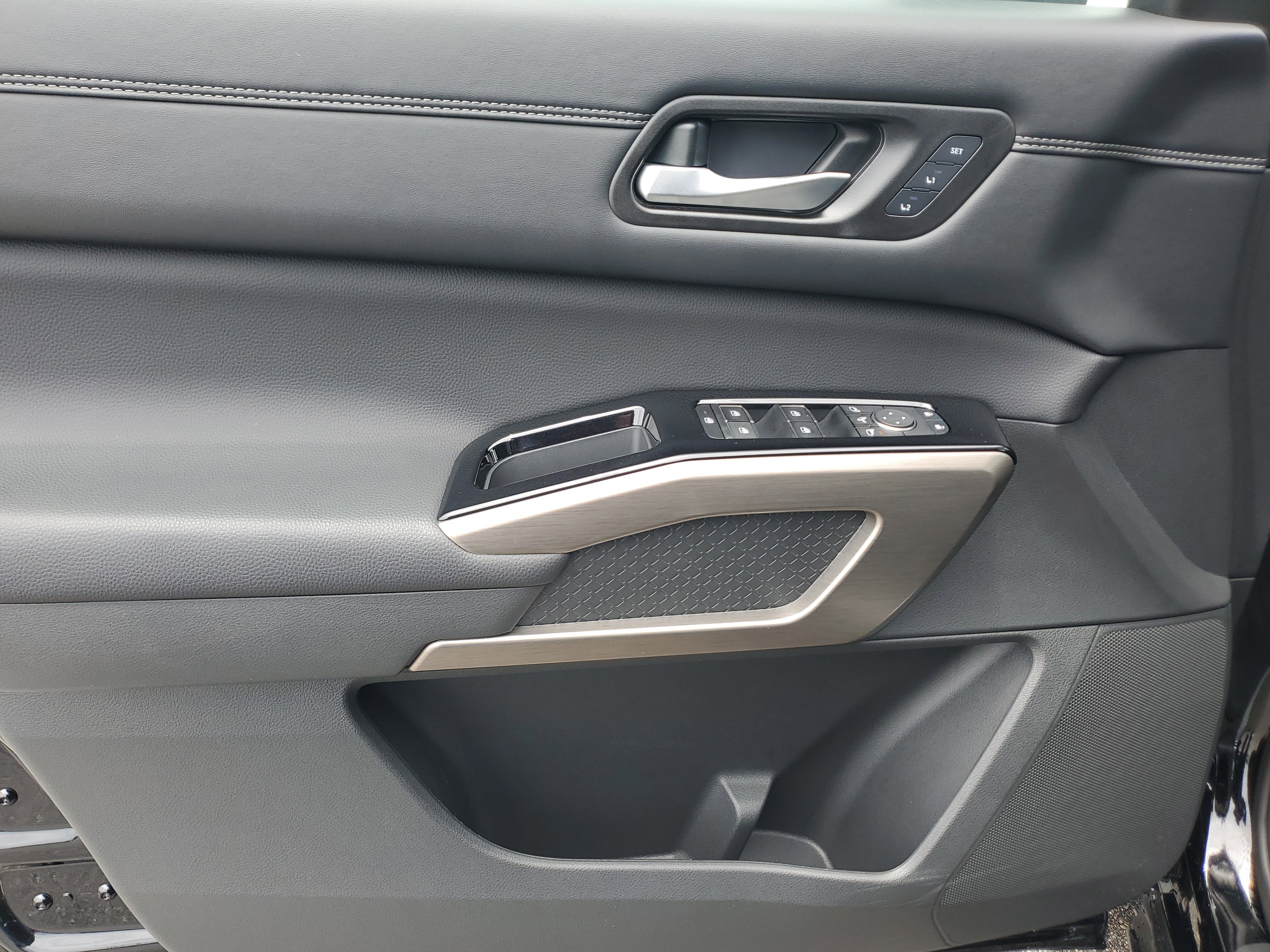 Certified 2024 Nissan Pathfinder Platinum w/ Cargo Package image 28