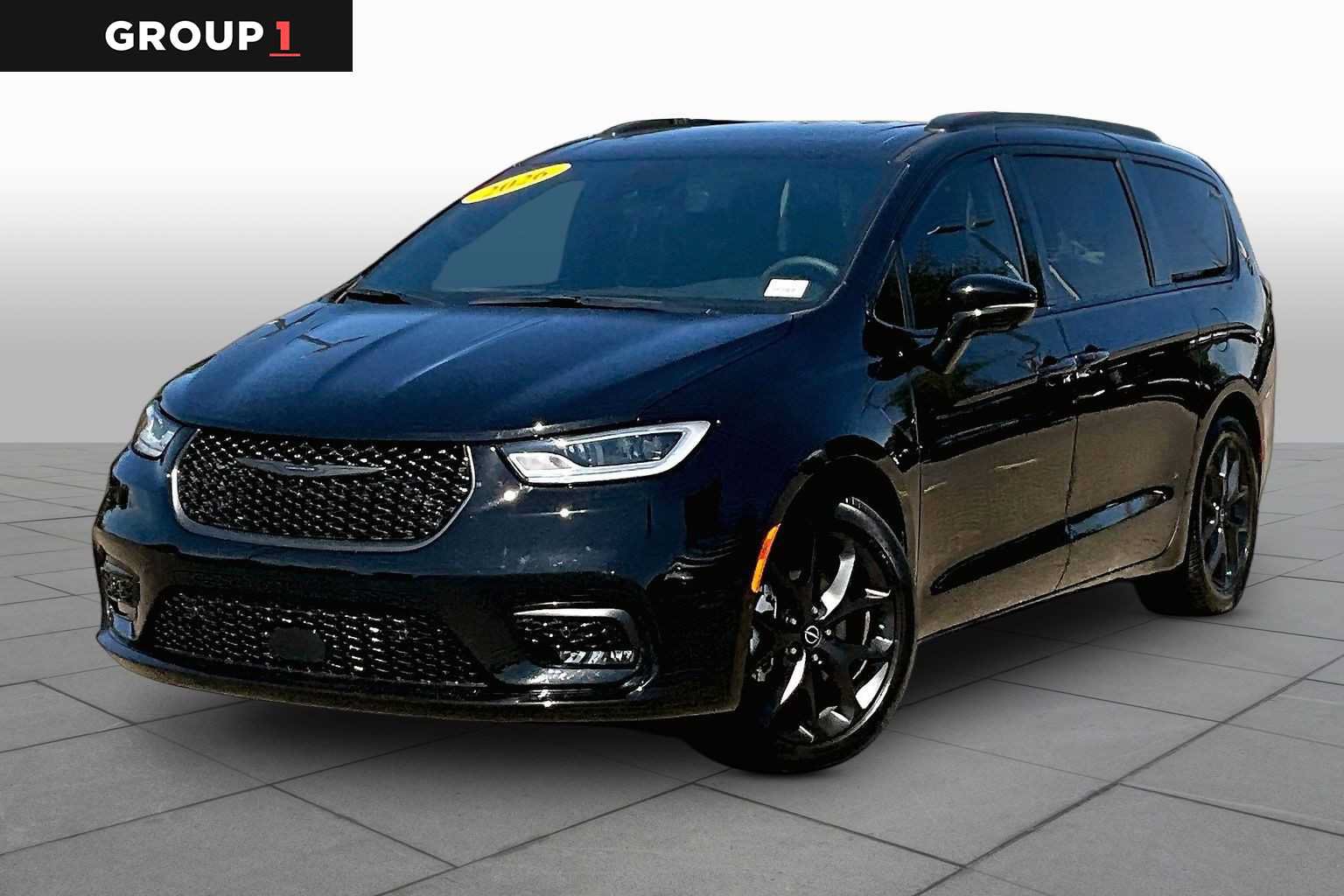 Used 2026 Chrysler Pacifica Limited w/ Uconnect Theater Family Group FWD image 1