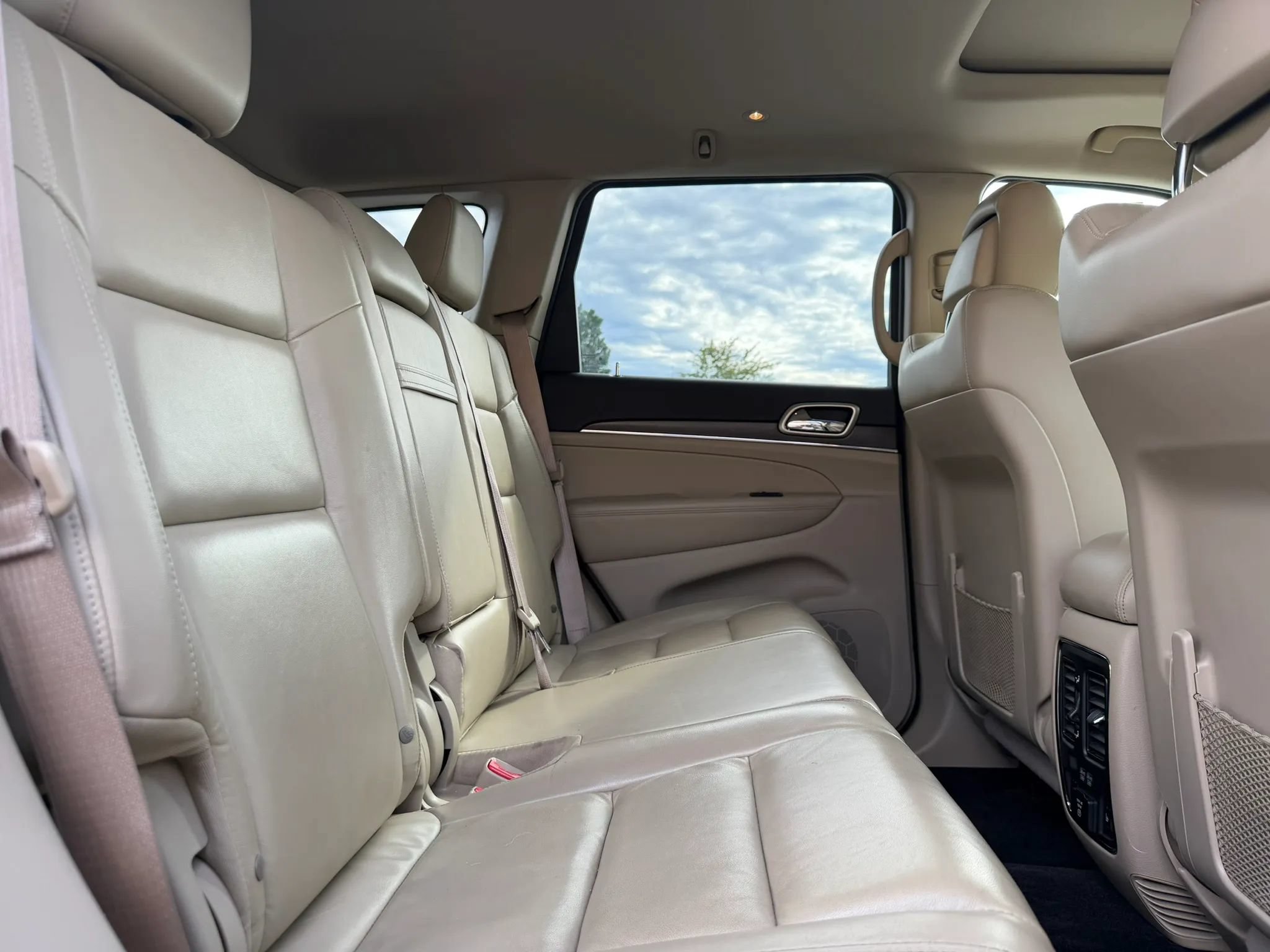 Used 2017 Jeep Grand Cherokee Limited RWD image 29