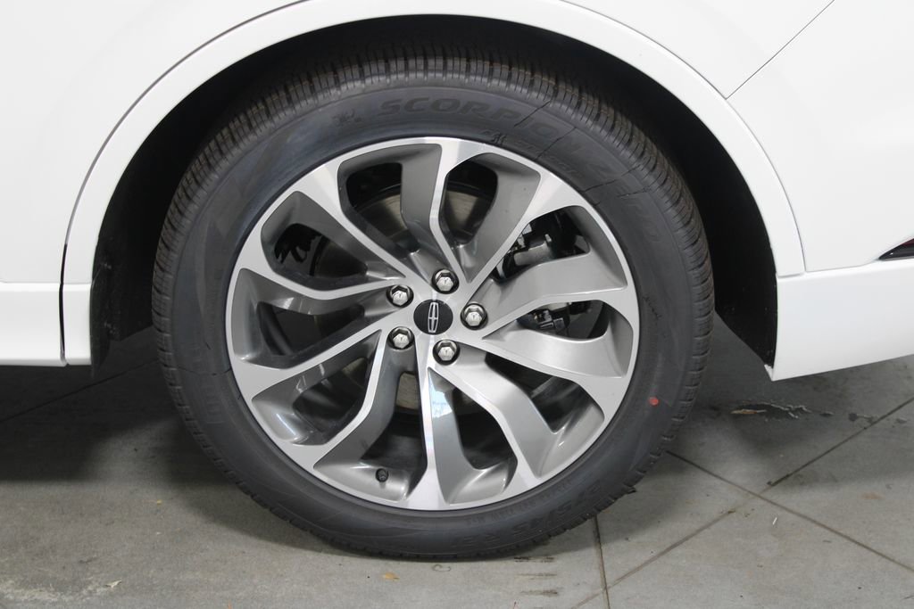 New 2026 Lincoln Aviator 2WD w/ Jet Appearance Package image 17