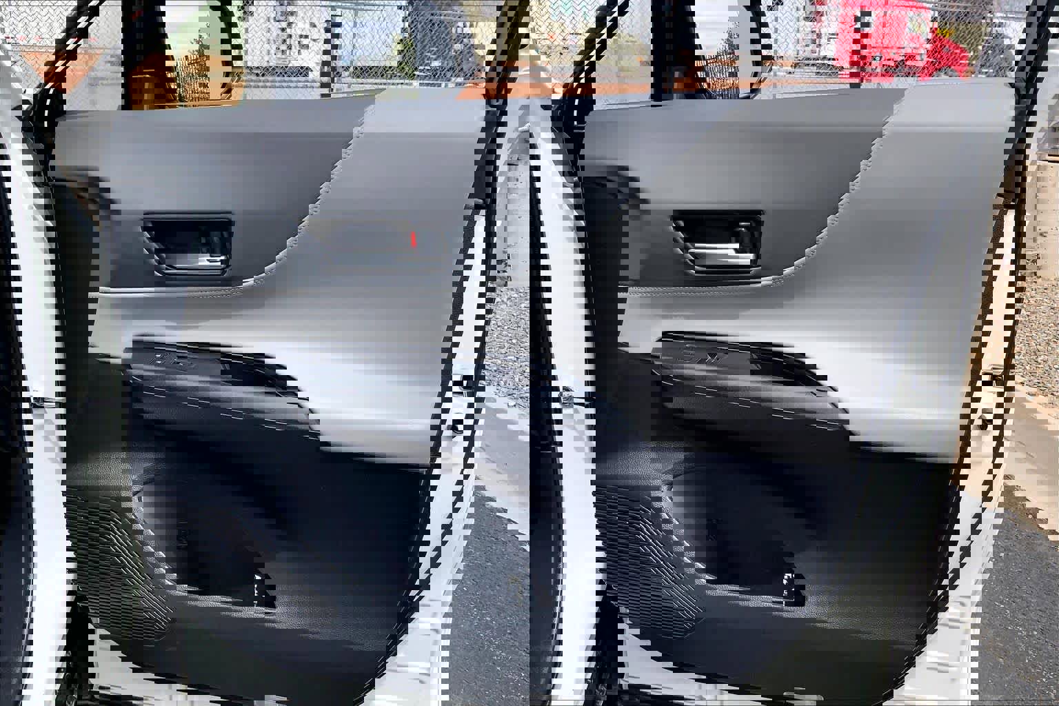 Used 2021 Toyota Venza LE w/ Carpet Mat Package (TMS) image 20