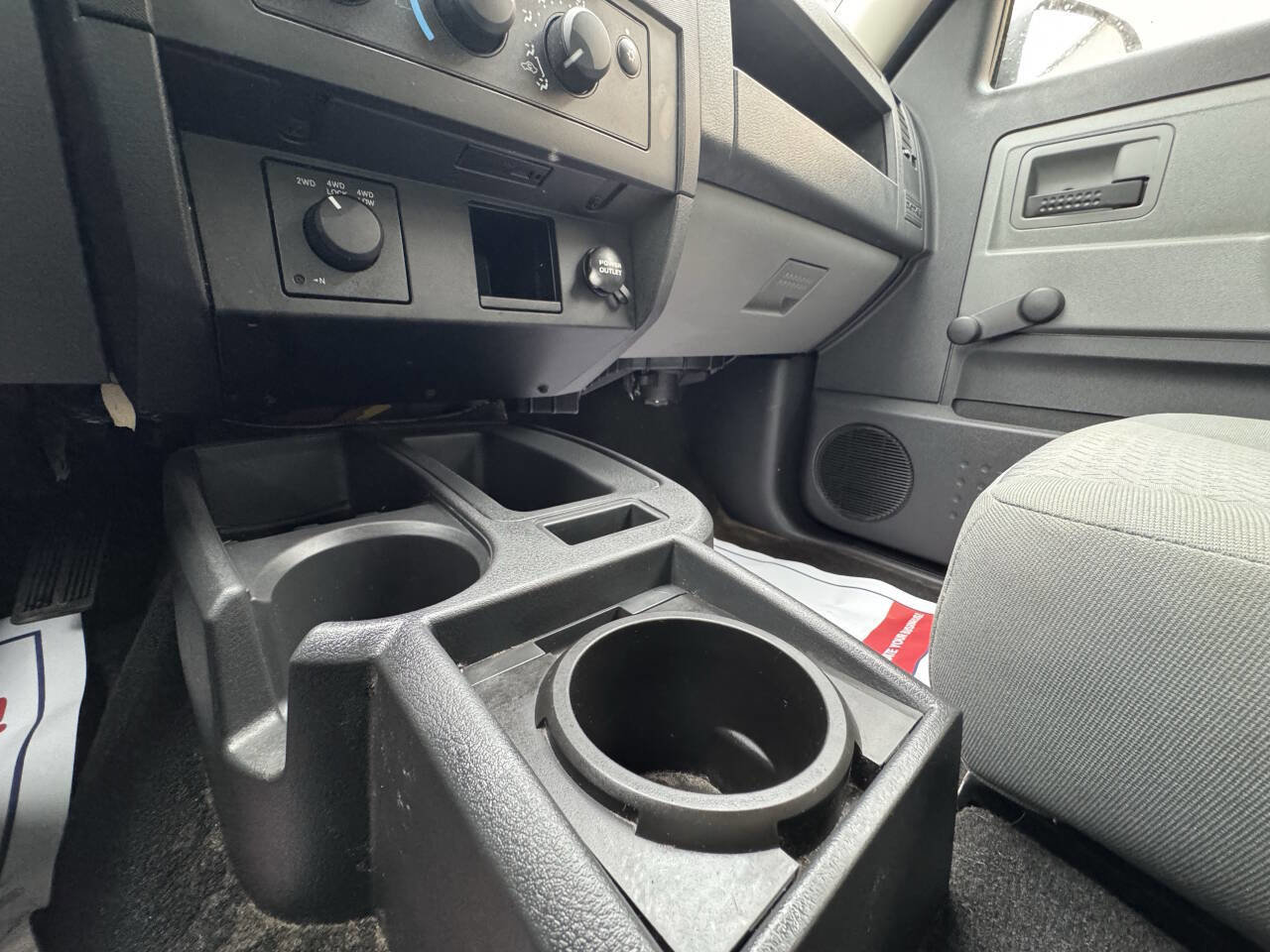 Used 2009 Dodge Dakota ST image 29