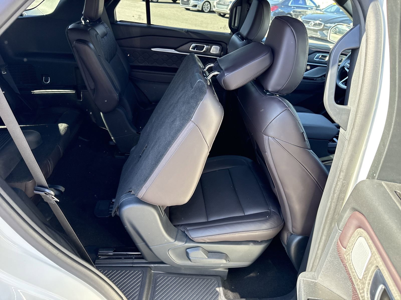 Used 2025 Ford Explorer Platinum w/ Ultimate Package image 36