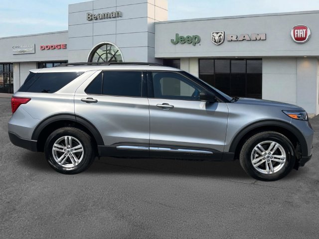 Used 2023 Ford Explorer XLT w/ Equipment Group 202A AWD/4WD image 8