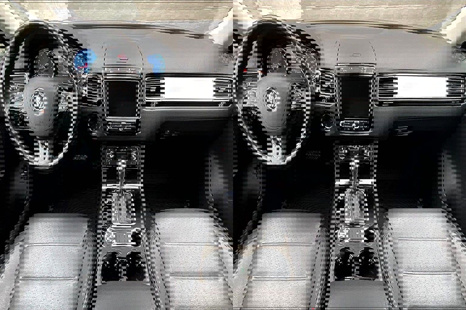 Used 2016 Volkswagen Touareg Sport image 15