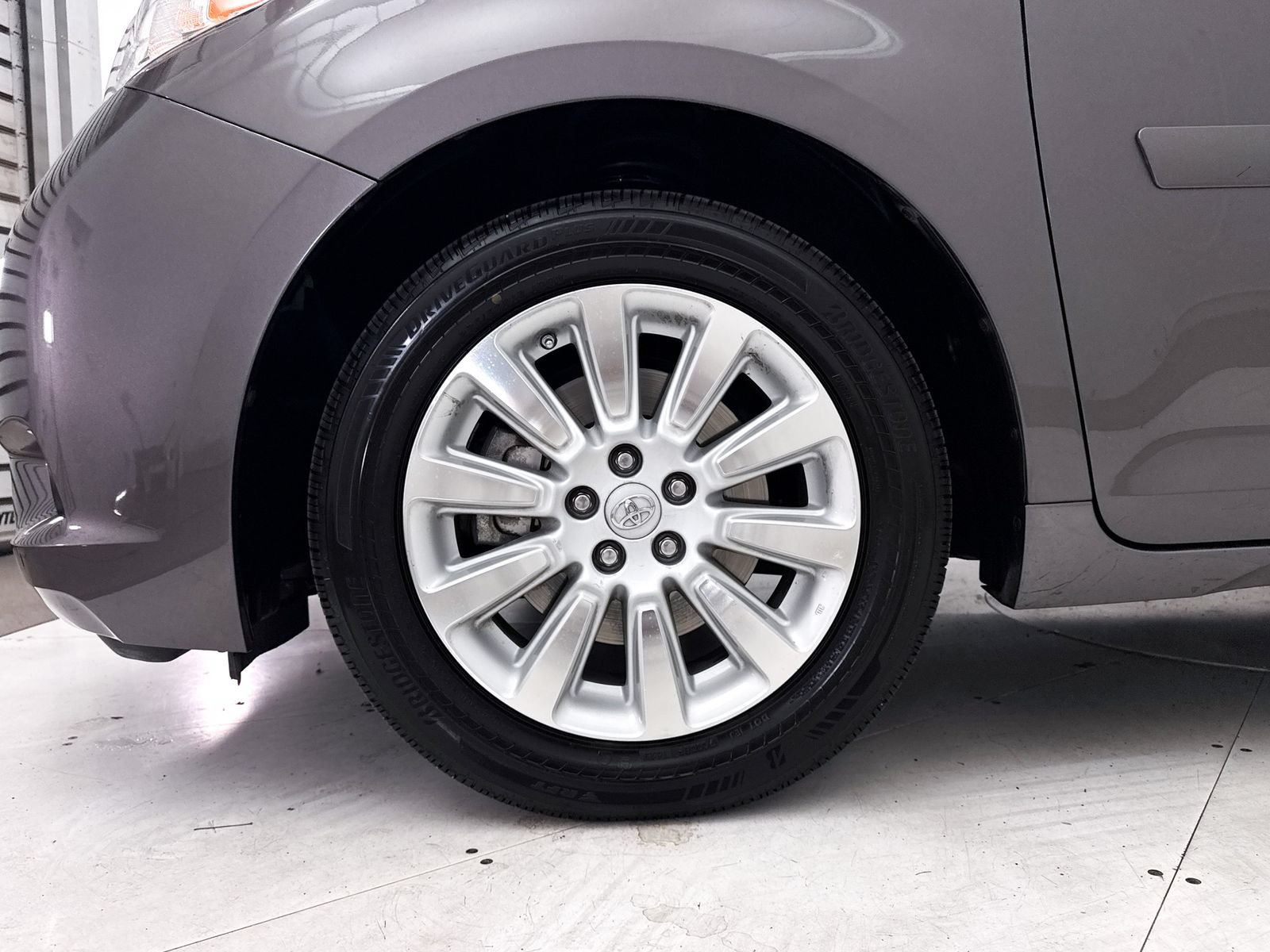 Used 2014 Toyota Sienna XLE w/ XLE Premium Package AWD/4WD image 16
