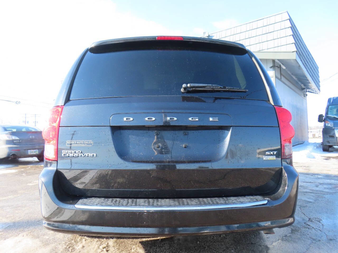 Used 2016 Dodge Grand Caravan SXT image 25
