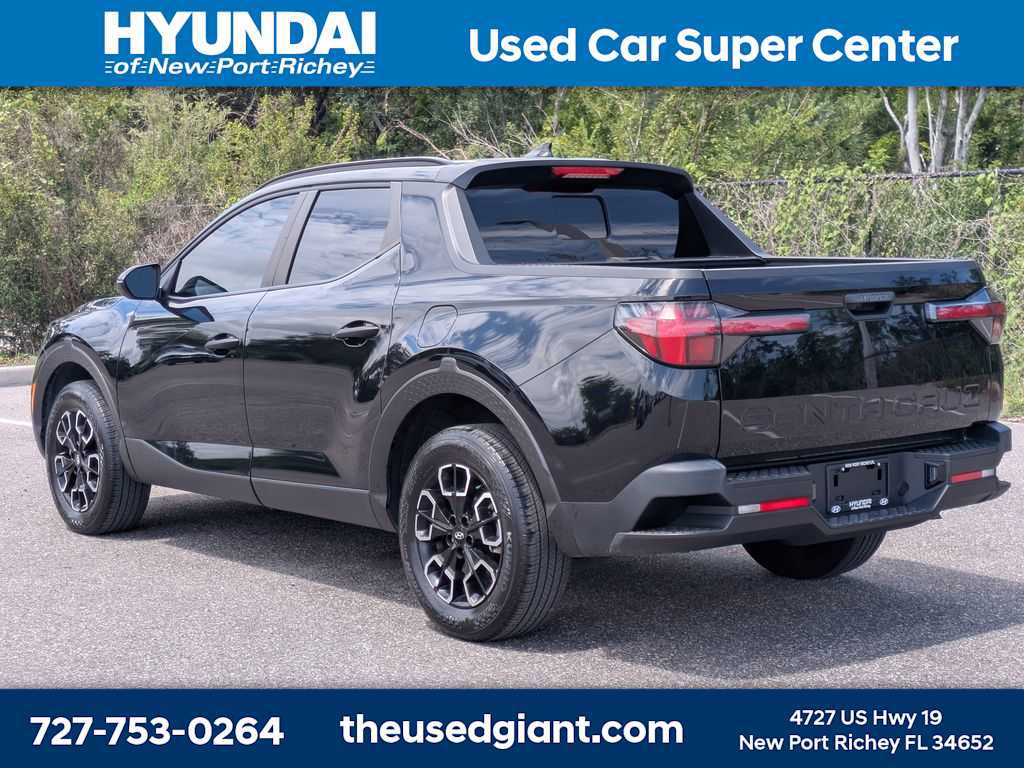 Used 2023 Hyundai Santa Cruz SEL w/ Activity Package FWD image 3
