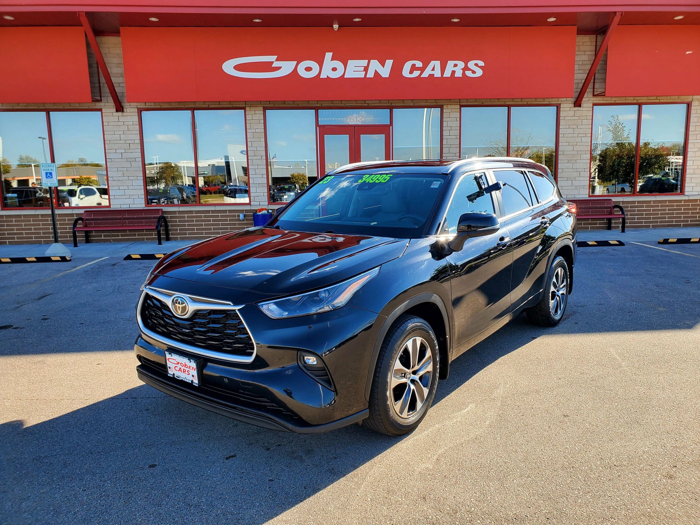 Used 2023 Toyota Highlander XLE image 1