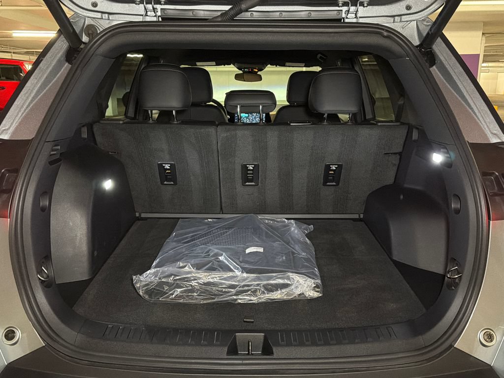 Used 2025 Chevrolet Equinox ACTIV FWD image 7