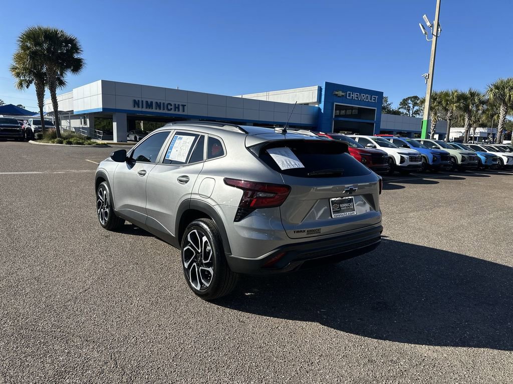 Certified 2025 Chevrolet Trax RS w/ Sunroof Package image 14