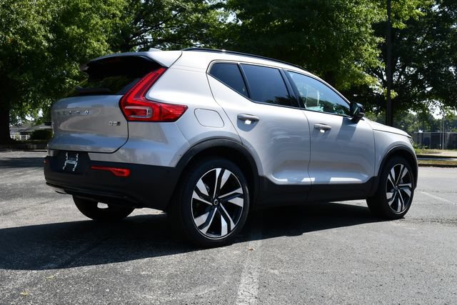 Certified 2023 Volvo XC40 B5 Plus w/ Driver Assist Package AWD/4WD image 7